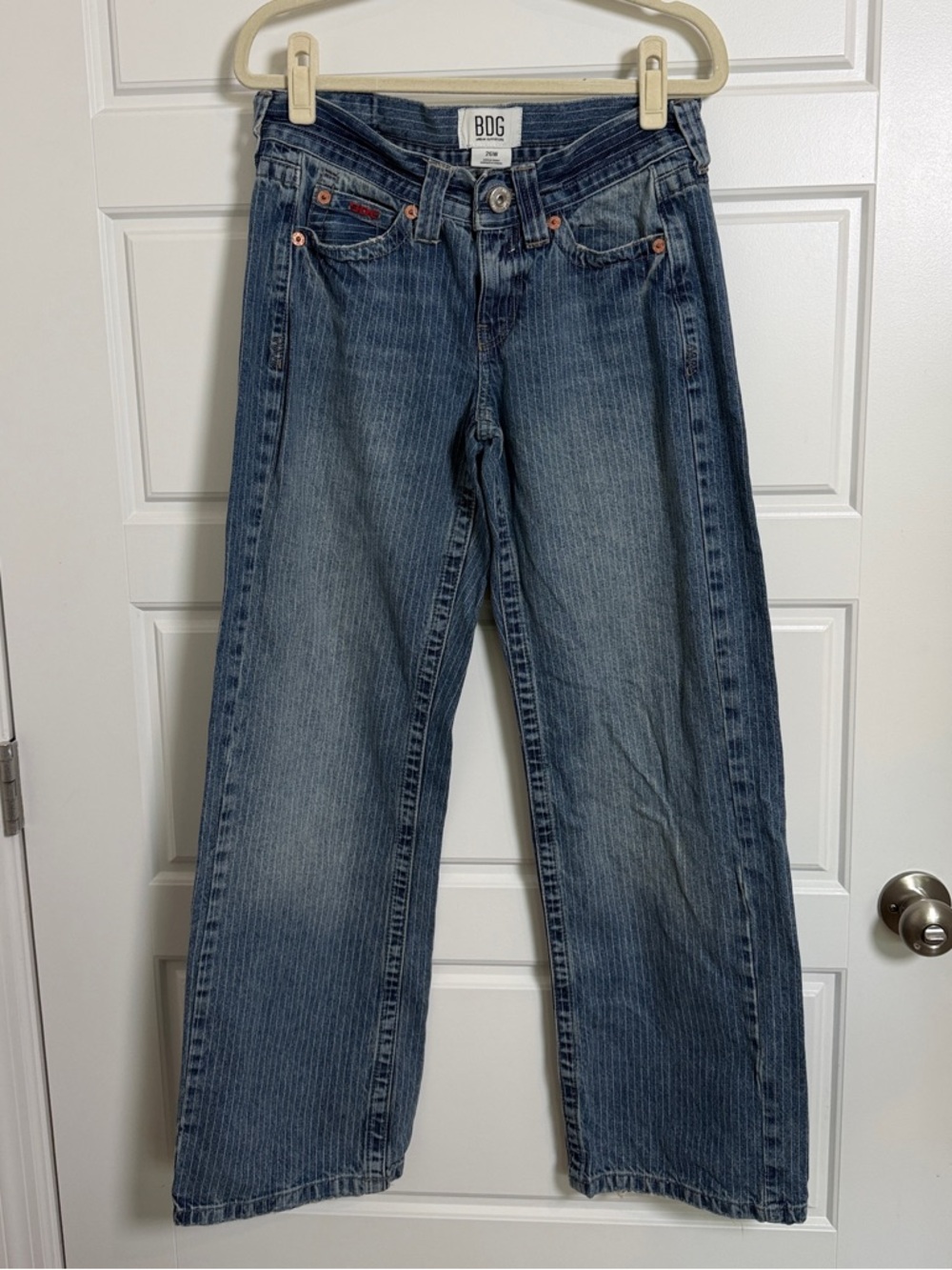 BDG Low Rise Wide Leg Jeans in Medium Blue Wash Size 26